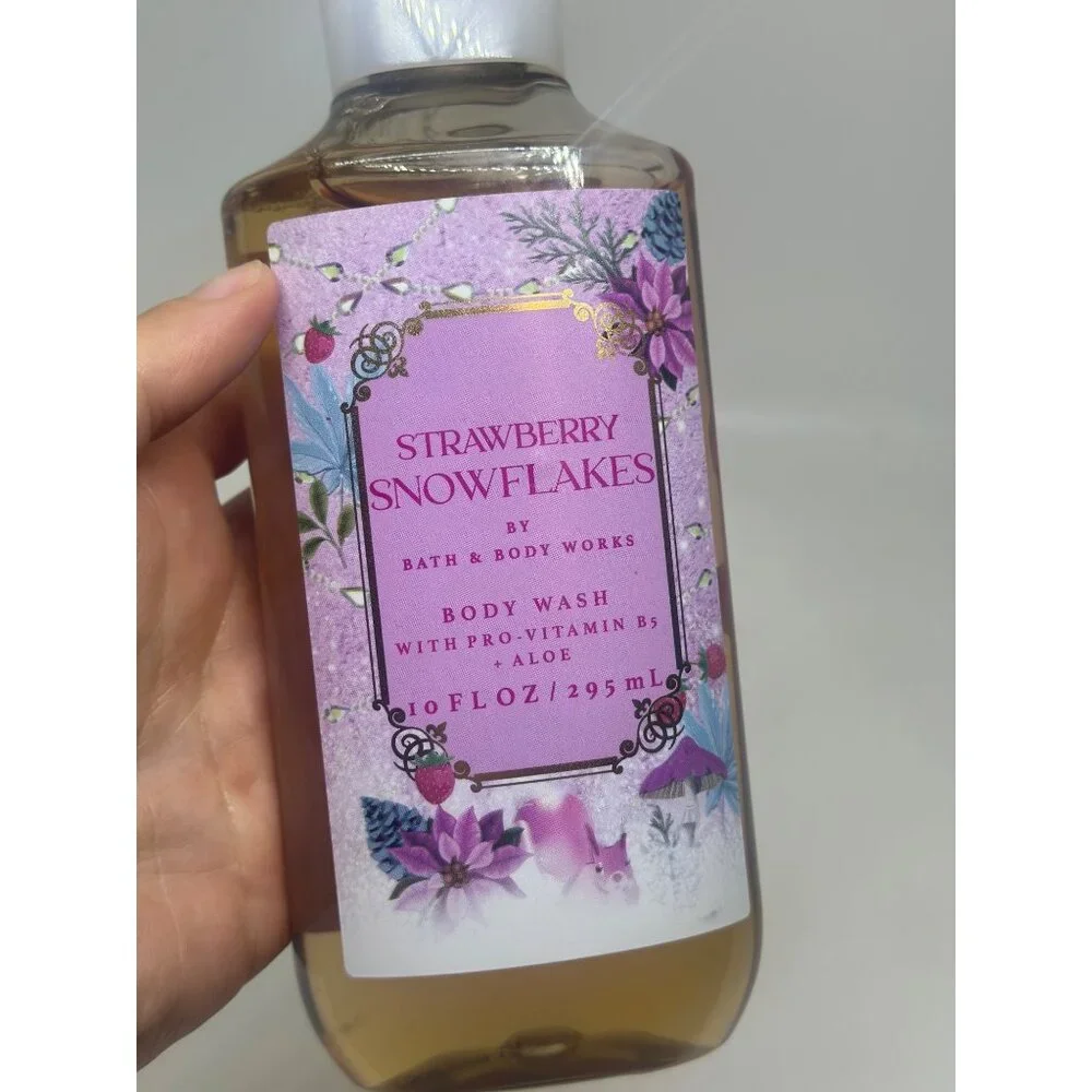 RARE‎ Bath & Body Works Strawberry Snowflakes Body Wash – 10oz Shower Gel, NEW